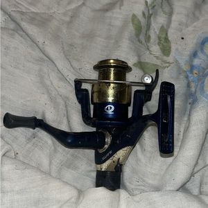 2 spinning reels